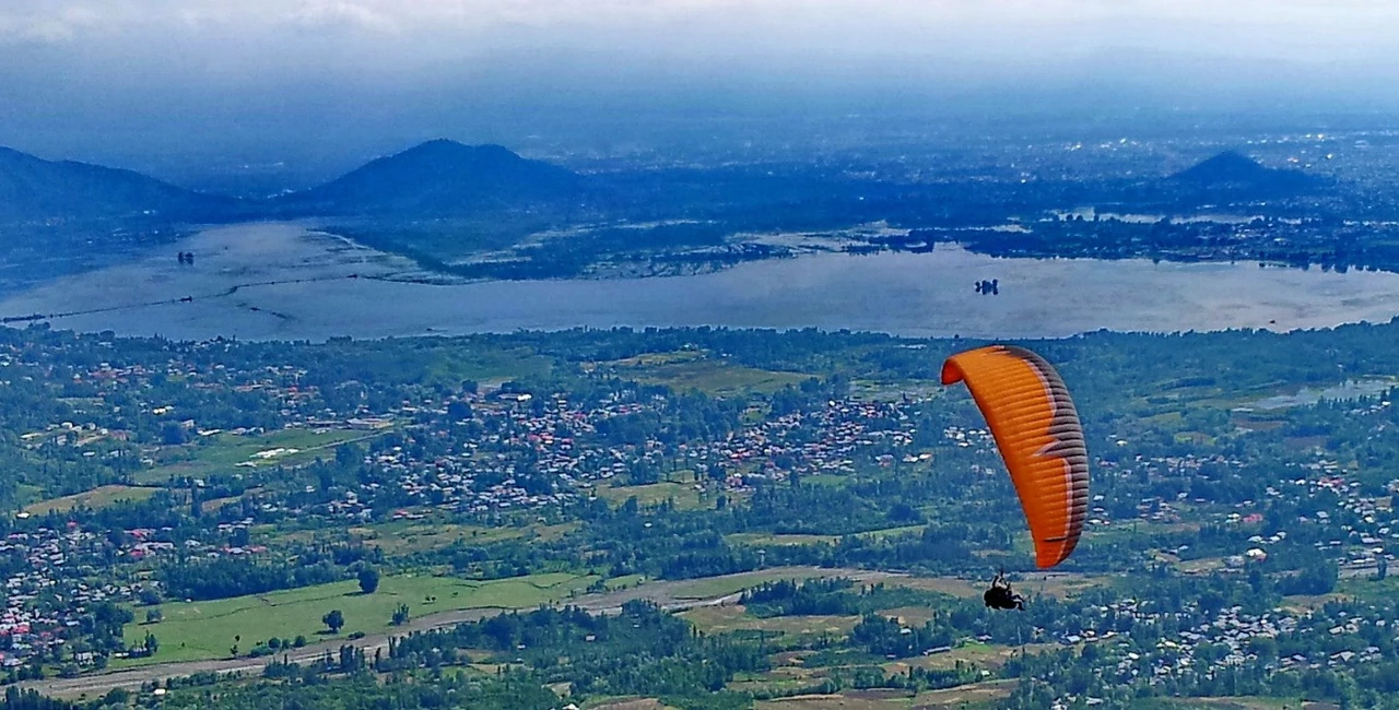 paragliding-in-kashmir1